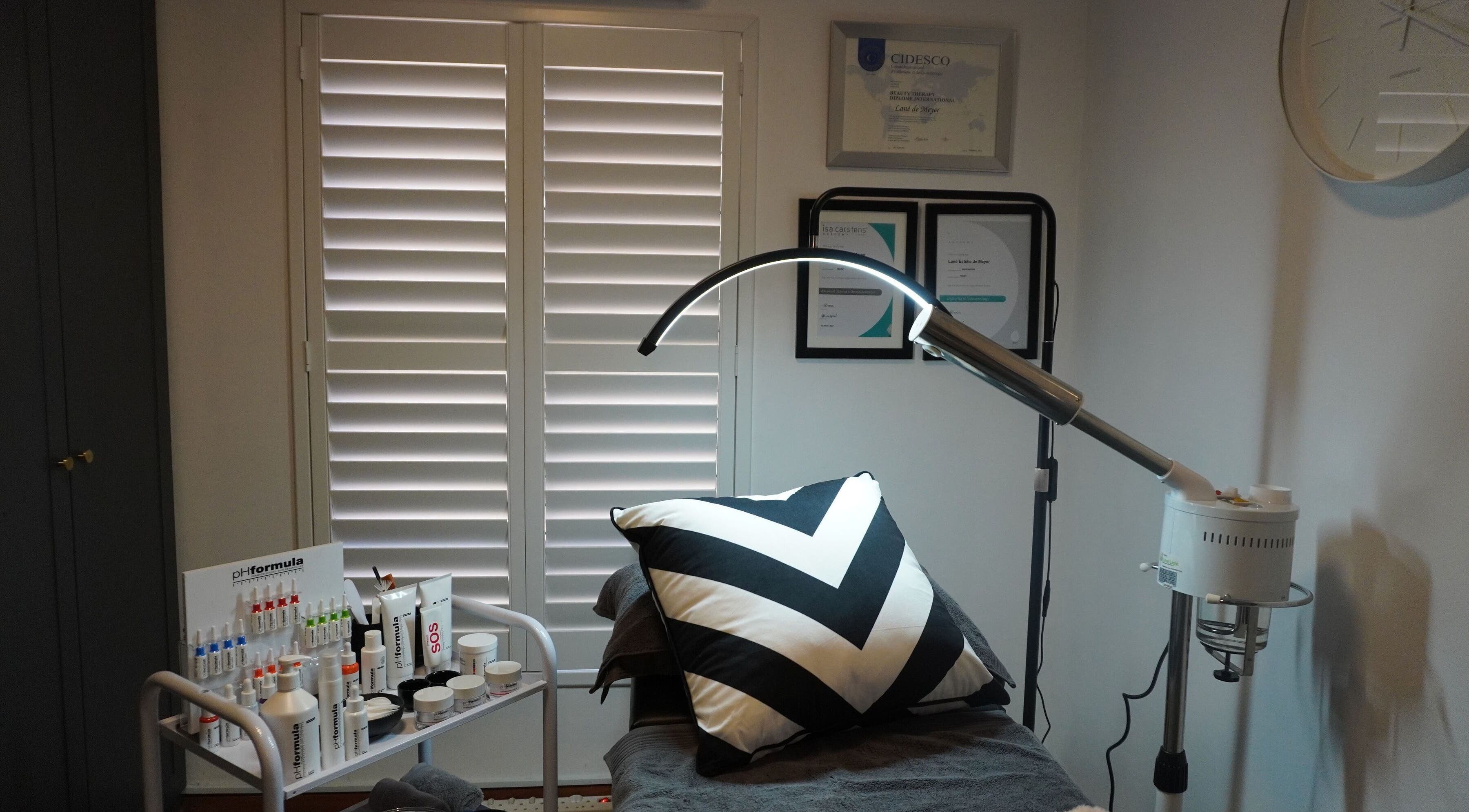 A cozy treatment room at Full Circle Aesthetics, Pretoria, Gauteng, ZA with skincare products and stylish decor.