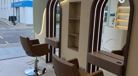 Marnis Salon