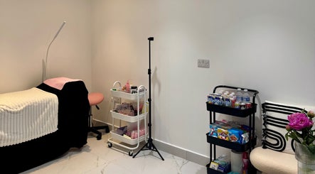TopLash Parlour image 2