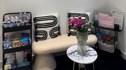TopLash Parlour image 3