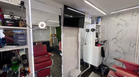 Sandy barber shop, bilde 2