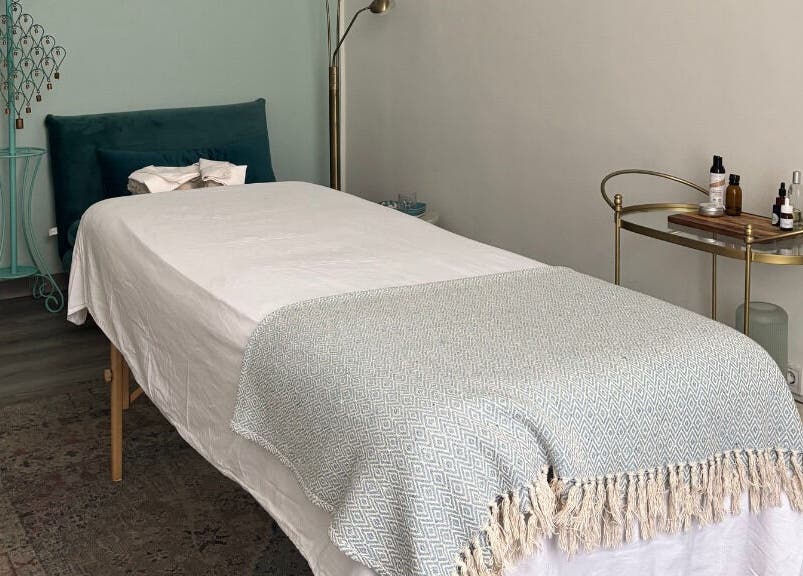 Relaxing massage room at Heaven Massage Barcelona, Catalunya, ES with a cozy bed and soothing decor.