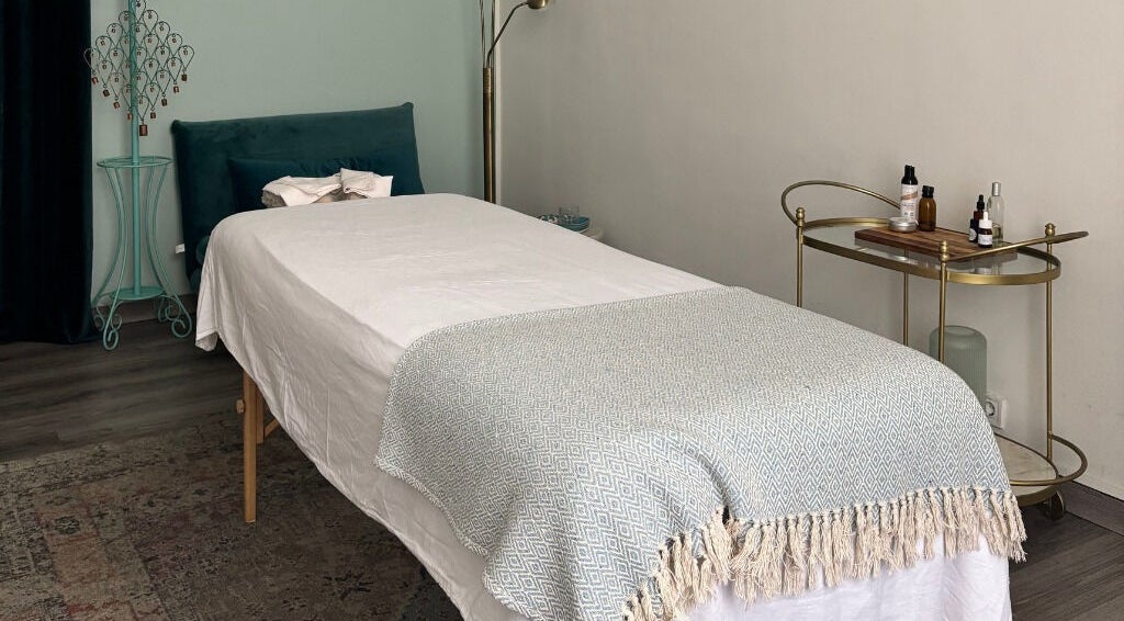 Relaxing massage room at Heaven Massage Barcelona, Catalunya, ES with a cozy bed and soothing decor.