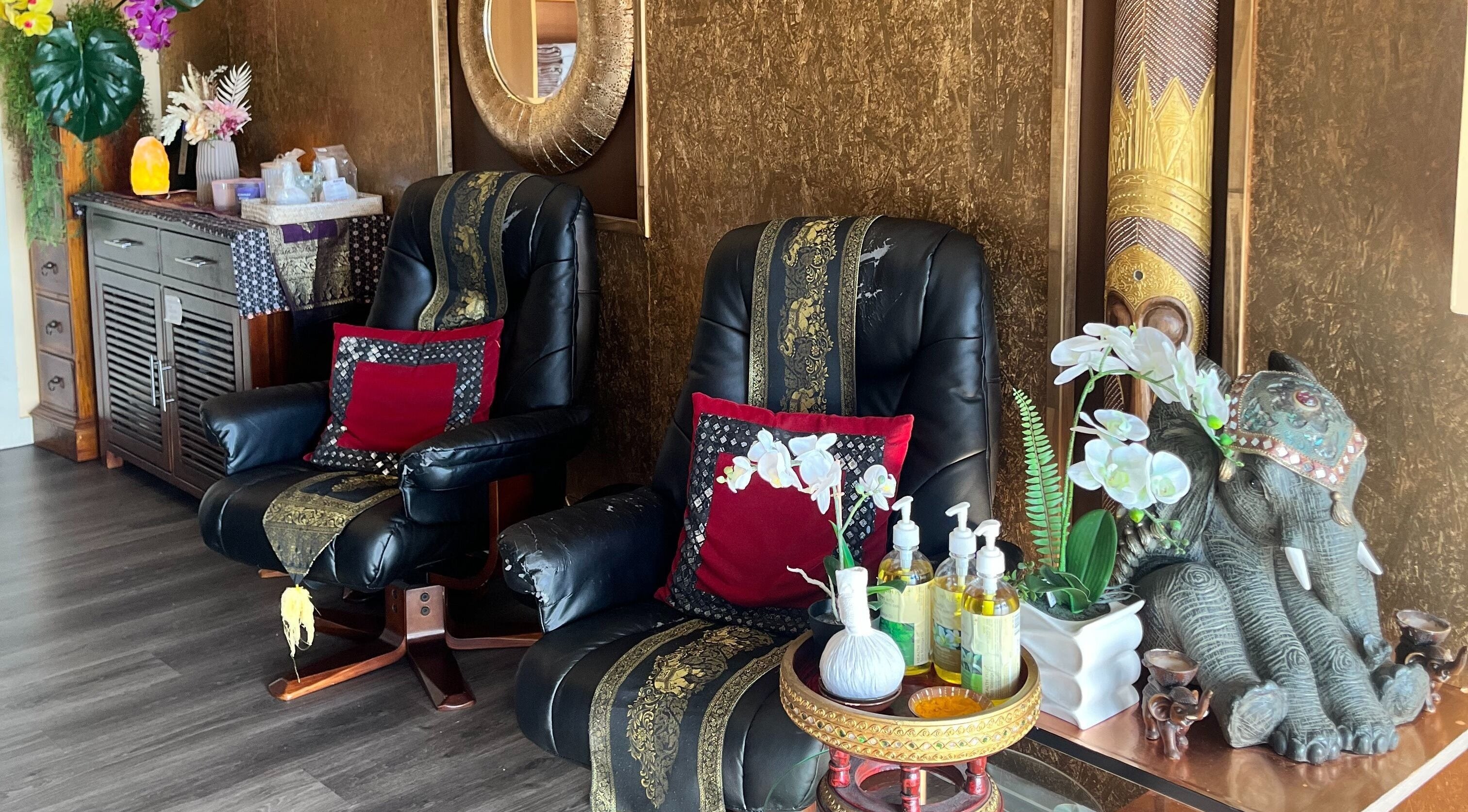 Relaxing Thai-themed seating area at House of Sabai Thai Massage Seaford in Melbourne, Victoria, AU.