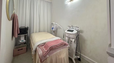Cozy treatment room at Seasonly Beauty Care, Singapore, Singapore, SG with relaxing ambiance and modern equipment.