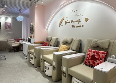 Plush seating at Seasonly Beauty Care in Singapore, SG, offering a serene wellness experience.
