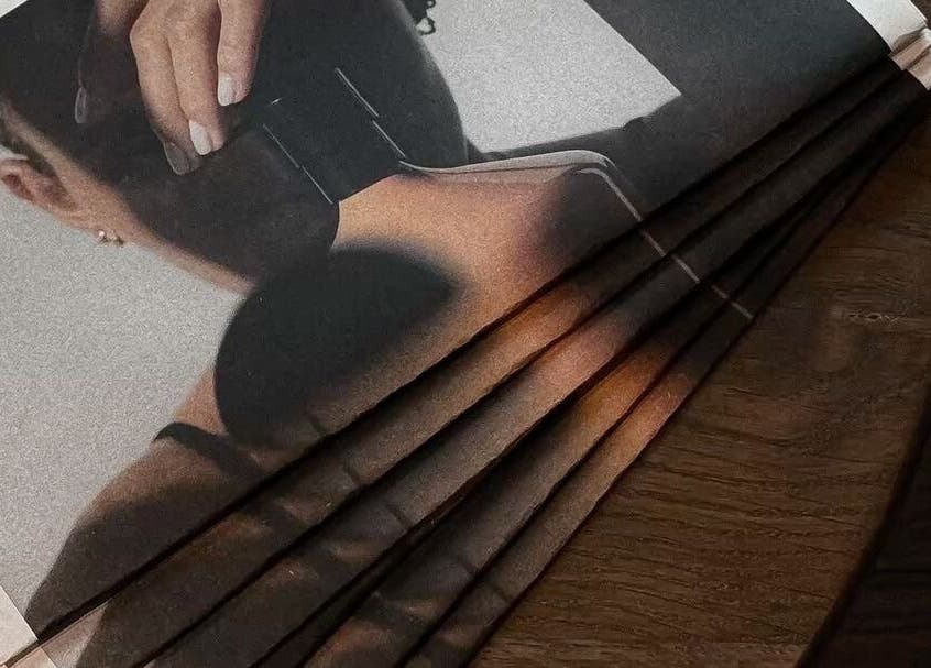 Photo artistique dans le salon LASH LOUNGE à Cenon, Nouvelle-Aquitaine, FR.