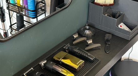 FJAY CUTS afbeelding 2