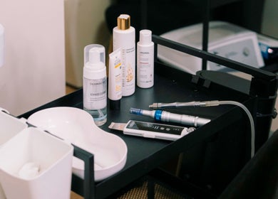 Beauty products and tools at Ernestīnes Iela 24 / Rīga, Āgenskalns, Rīga, LV for wellness treatments.