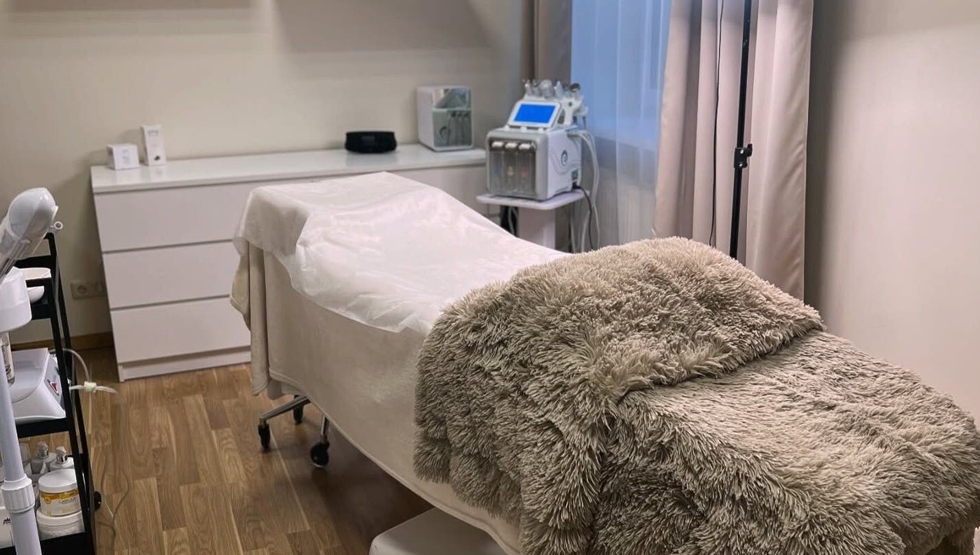 Relaxing treatment room at FIZIO & BEAUTY HOUSE in Mārupe, Mārupes Novads, LV. Cozy and inviting decor.