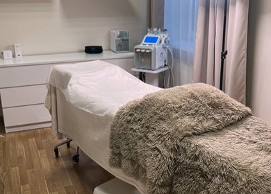 Relaxing treatment room at FIZIO & BEAUTY HOUSE in Mārupe, Mārupes Novads, LV. Cozy and inviting decor.