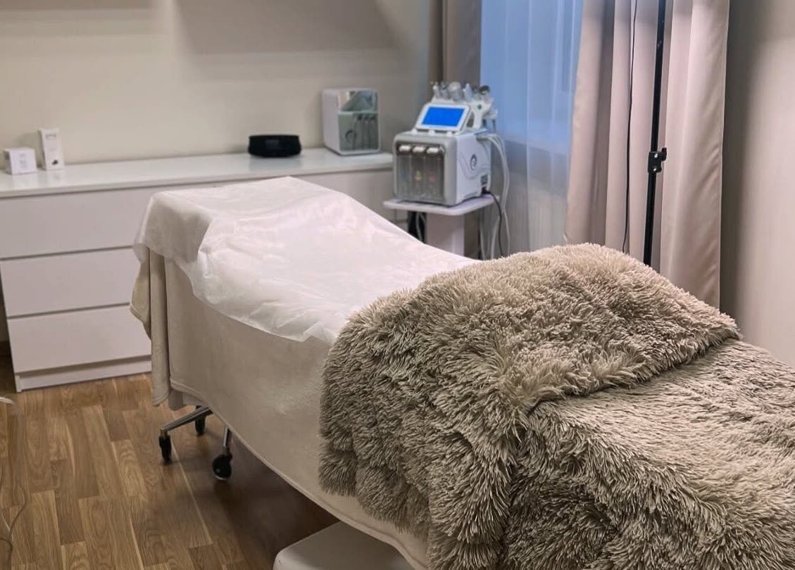Relaxing treatment room at FIZIO & BEAUTY HOUSE in Mārupe, Mārupes Novads, LV. Cozy and inviting decor.