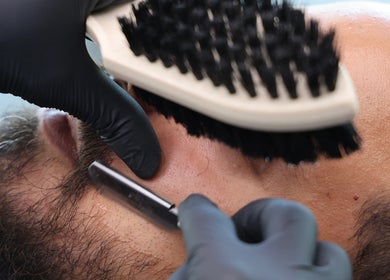 Rasage professionnel à Mister Hype Saint-Paul, Saint-paul, RE, mettant en valeur des techniques de précision.