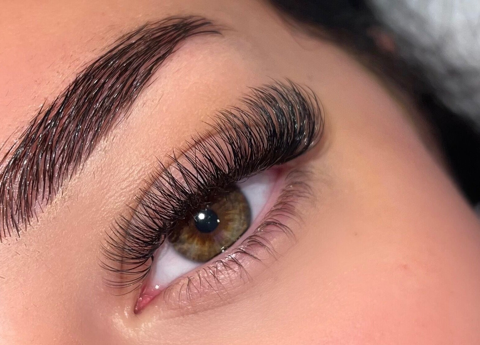 Nahaufnahme von stilvollen Wimpern bei Samsuma, Zürich, Zürich, CH für makellose Schönheitspflege.