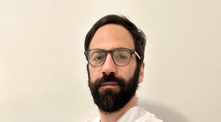 Armando massaggiatore e personal trainer image 3