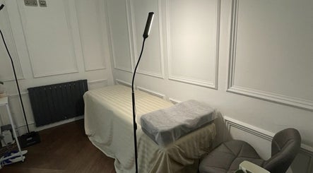 Cozy treatment bed at Eidora Eyelash in London, England, GB, offering relaxing wellness experiences.