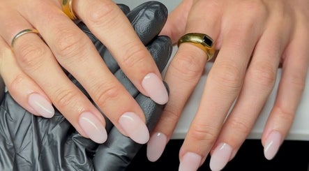 Nailplug image 3