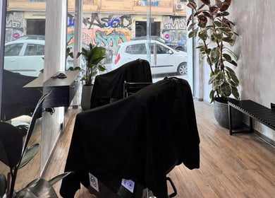 Κομψό εσωτερικό Hykos hair studio στη Θεσσαλονίκη, Κεντρική Μακεδονία με μοντέρνα διακόσμηση.