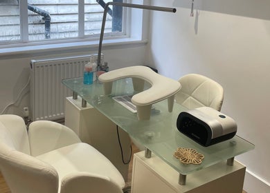 Modern nail station at Viennas beauty in Sevenoaks, England, GB offering a relaxing beauty experience.