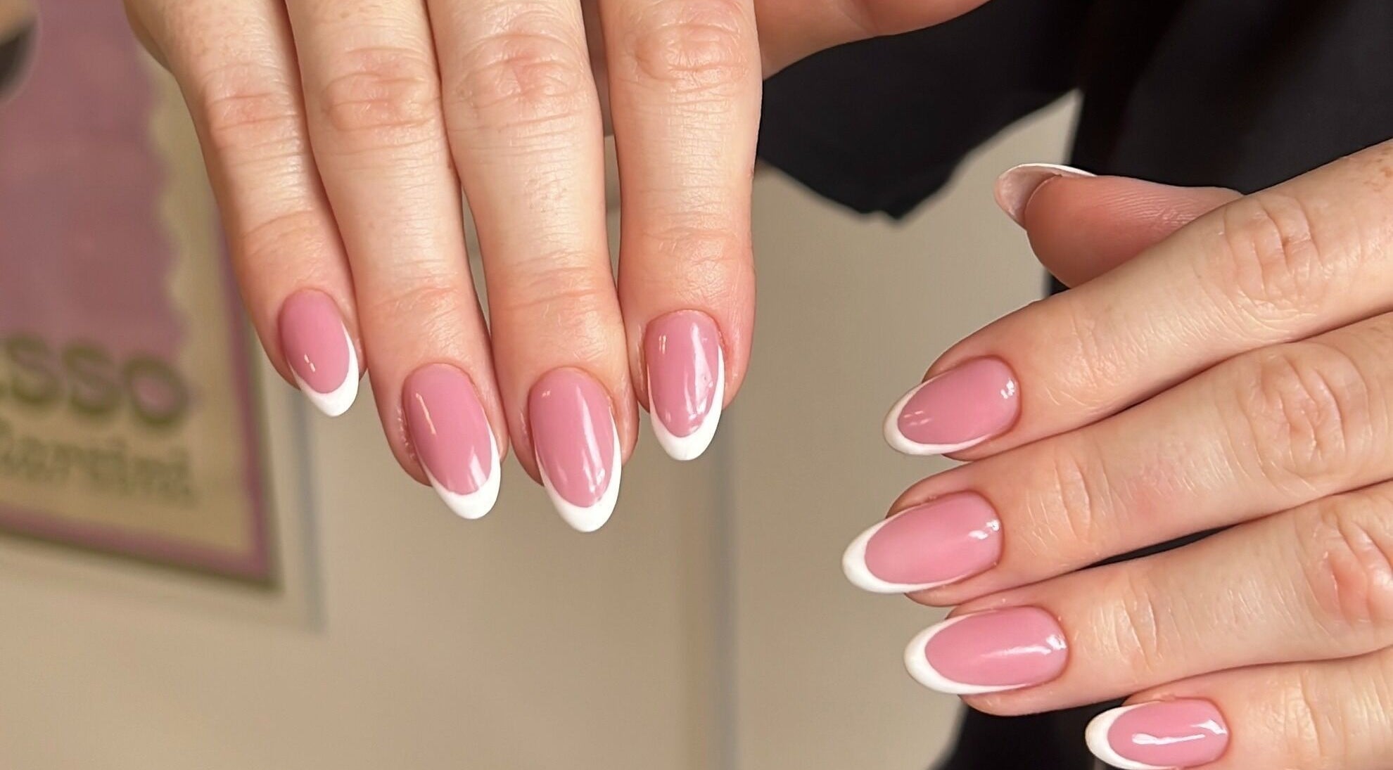 Francoska manikura v ZAVIA'S STUDIO, Ljubljana - Črnuče, Ljubljana, SI. Elegantne rožnate in bele konice.