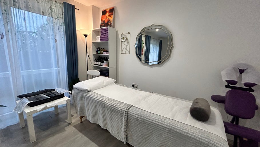 Ladies Massage Wellness imagine 1