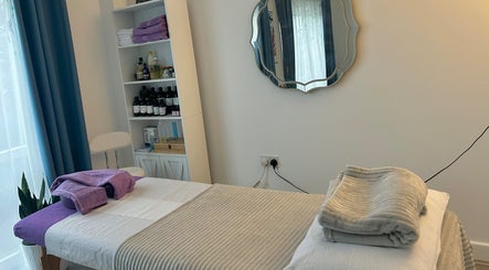 Ladies Massage Wellness imagine 2