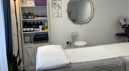 Ladies Massage Wellness imagine 3