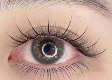 在新南威尔士悉尼的MIU MIU EYELASHES打造的精美眼睫毛特写。