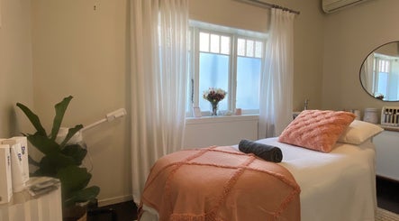 Relaxing treatment room at Soul Peach in Hamilton, Waikato Region, NZ, featuring soft peach decor and ambient light.