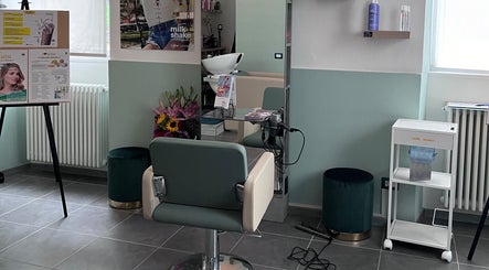 Olympia V Hairstudio