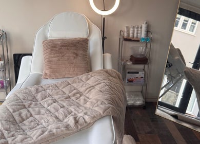 Luxurious spa chair at No.6 Beauty Lounge in Winterbourne, England, GB, offering a soothing retreat.