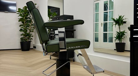 Groene salonstoel in CTDthelabel, Oosterhout, Noord-brabant, NL.