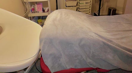 Cozy treatment bed at Esthora Aesthetics in London, England, GB, designed for ultimate relaxation.