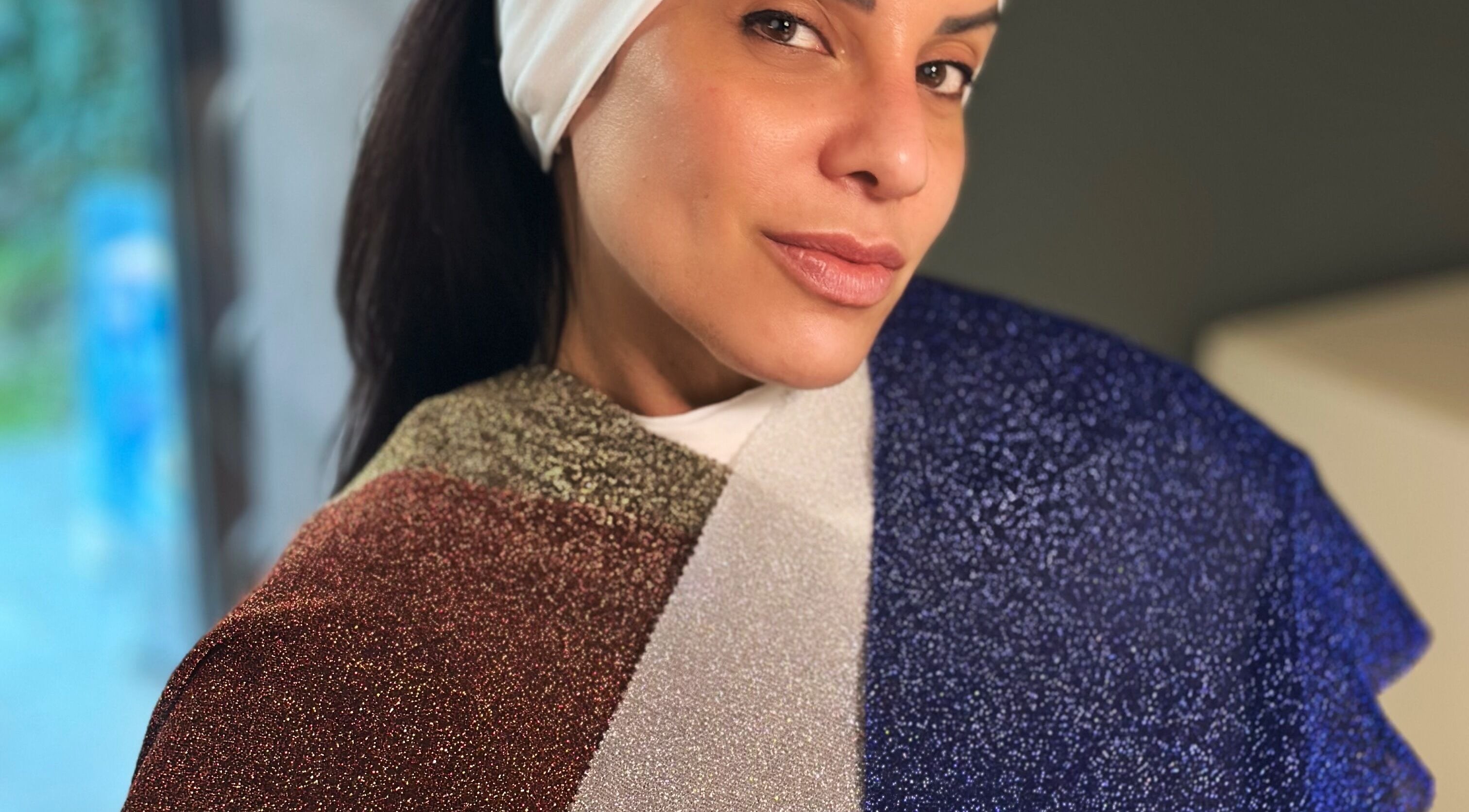 Donna con drappi colorati presso FPM studio lab _ Armocromia e Style Designer, Bologna, Emilia-Romagna, IT.