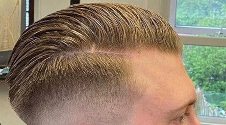 Immagine 2, Eclipse barbering balcombe