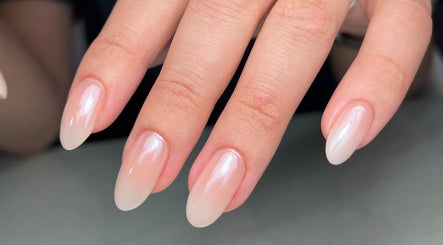 Dainty Daggers Salon изображение 3