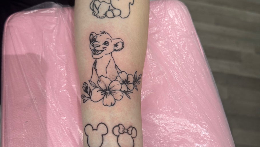 Cub and flowers tattoo at Blissa Beauty Tattoo & SPMU, Bridlington, England, GB. Delicate line art and floral design.