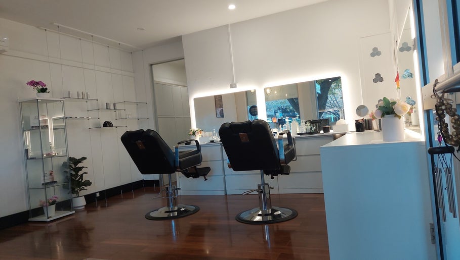 Image de Blush Beauty And Threading Bar 1