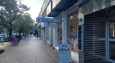 Image de Blush Beauty And Threading Bar 3