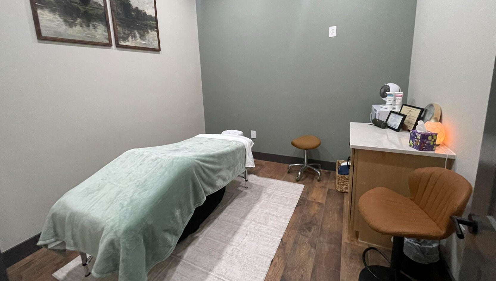 Cozy massage room at Ashley Durbin, LMT - Vonore, offering relaxation in Vonore, Tennessee, US.