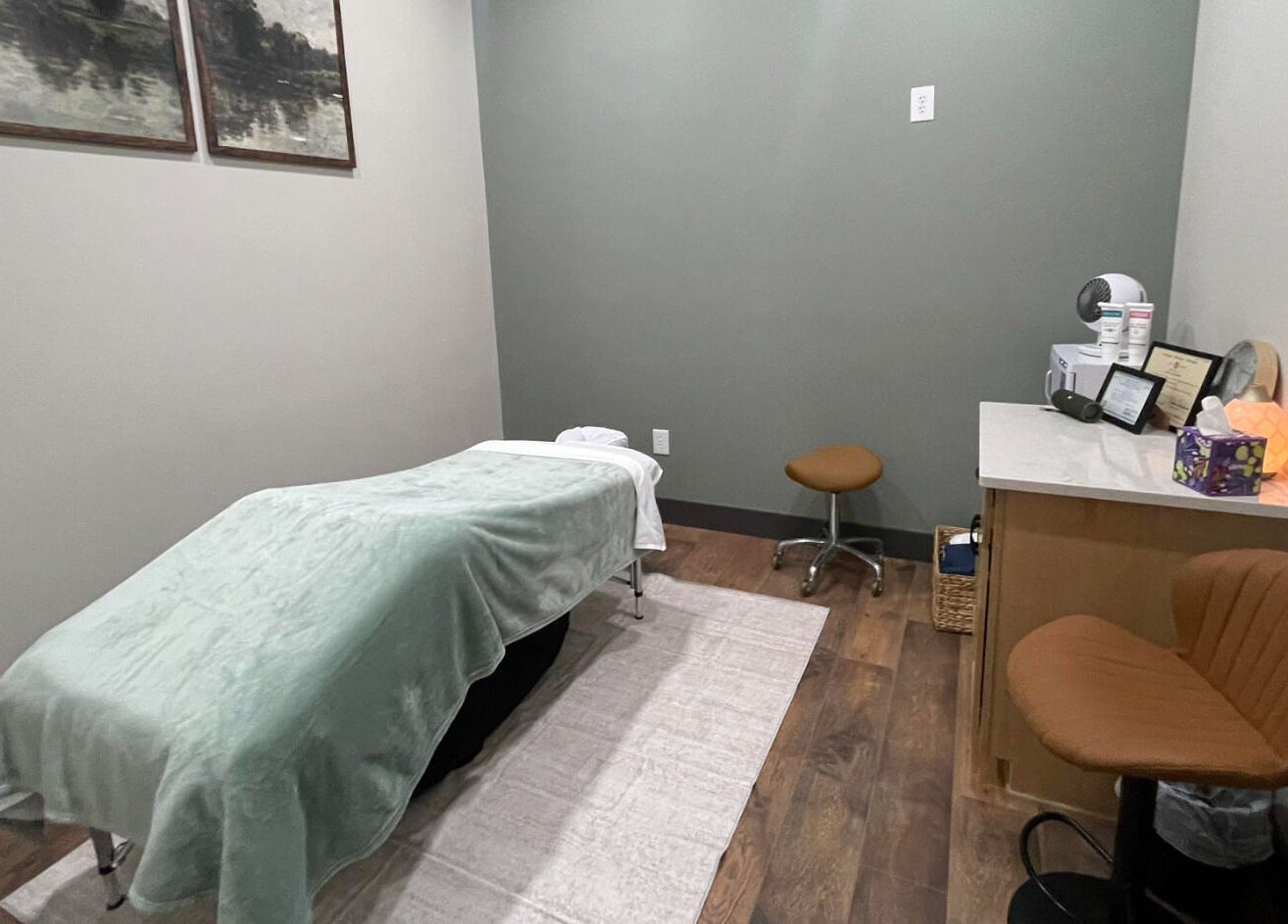 Cozy massage room at Ashley Durbin, LMT - Vonore, offering relaxation in Vonore, Tennessee, US.