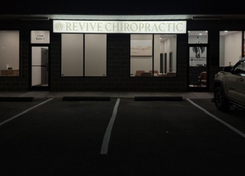 Revive Chiropractic entrance near Ashley Durbin, LMT - Vonore, Vonore, Tennessee, US at night.