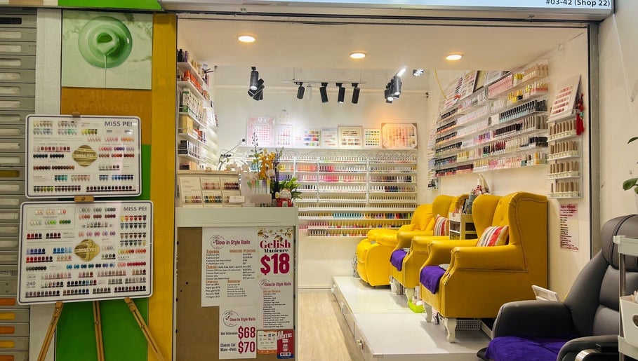 Glow In Style Nails image 1