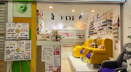 Glow In Style Nails image 3
