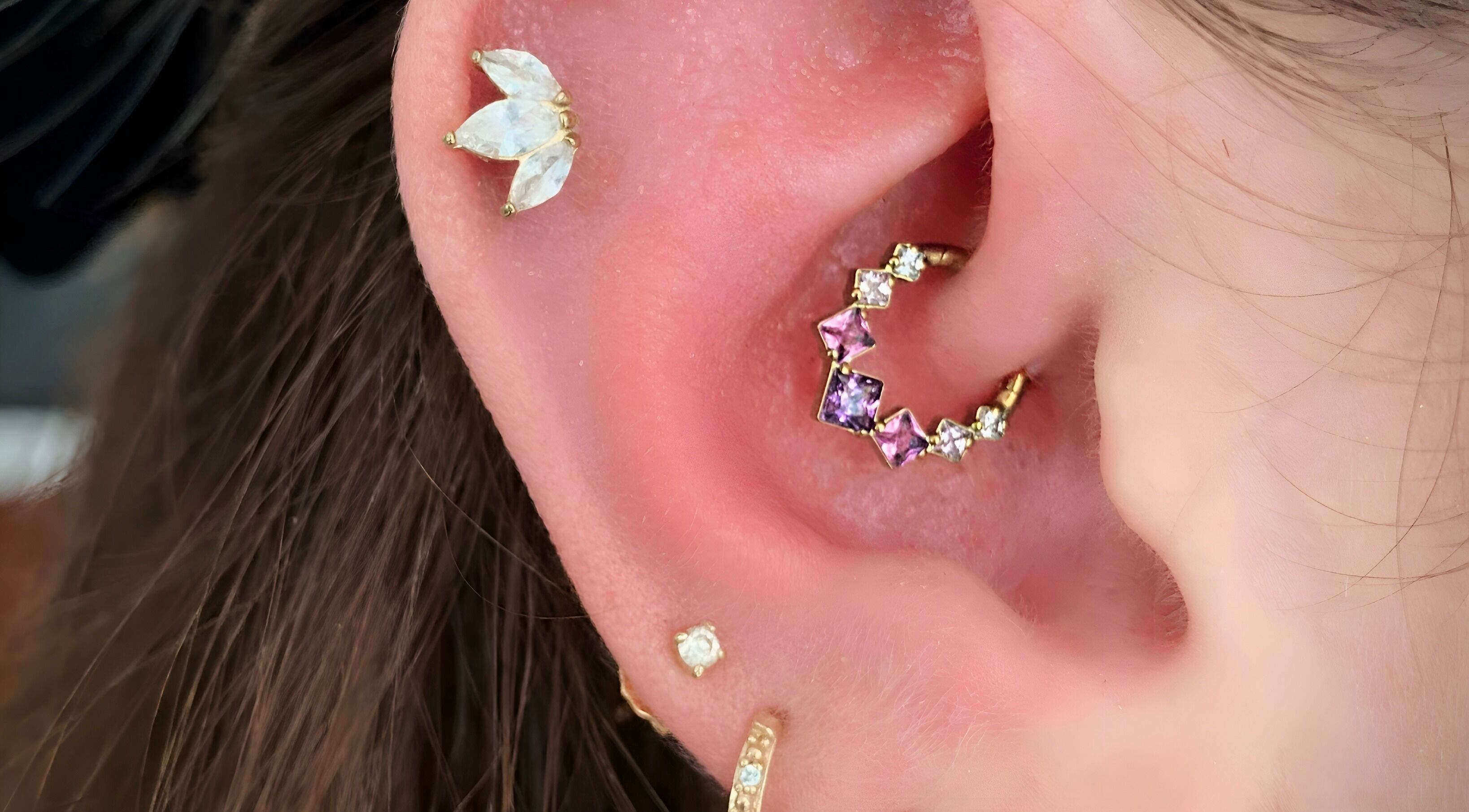 Bijoux d'oreille élégants à L’épine rose | Piercing, Bruille-saint-amand, Hauts-de-france, FR.