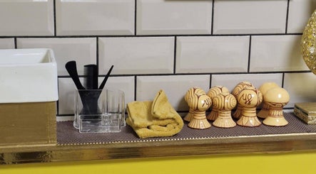 Elegant decor at Ying Yang Thai Massage in Aberdeen, Scotland, GB, featuring wooden ornaments and towels.