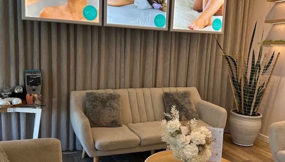 Lounge area at Routine Contour Clinic-Berwick, showcasing cozy seating in Melbourne, Victoria, AU.