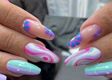 Εντυπωσιακά πολύχρωμα νύχια στο Nails4you Ραφήνα, Rafina, GR.