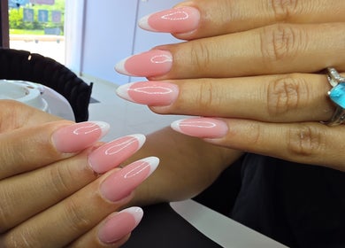 Κομψά νύχια με γαλλικό σχέδιο στο Nails4you Ραφήνα, Rafina, GR.