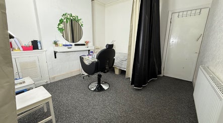 Glam Onwheel beauty room with styling chair and ornate mirror, Leicester, England, GB.